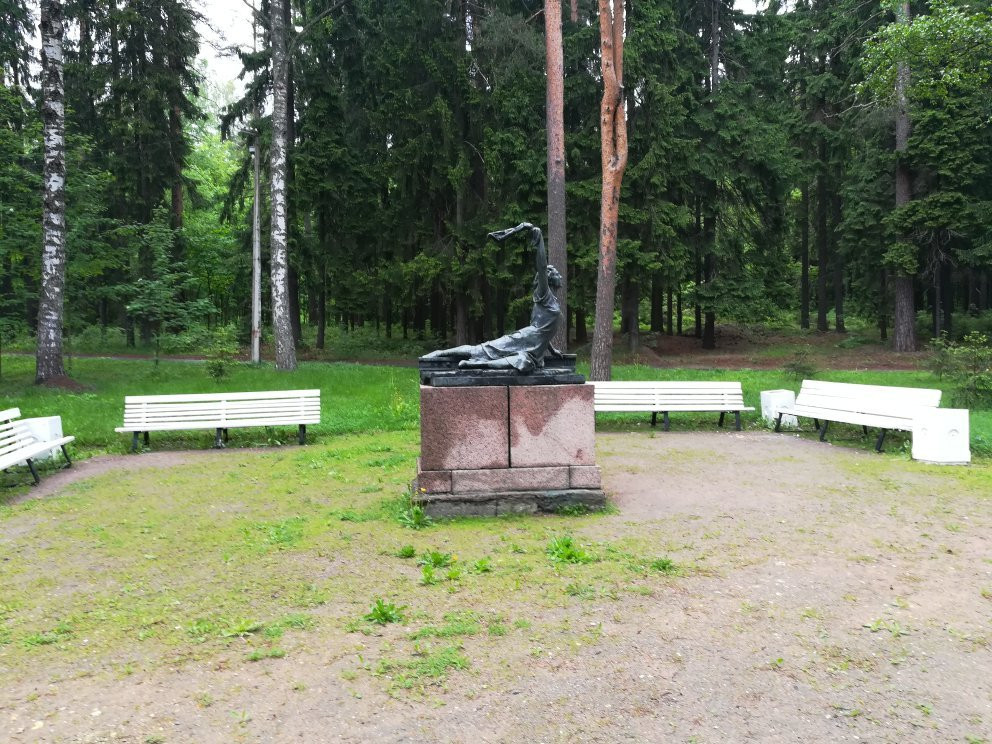 Monument to Raymonde Dien景点图片