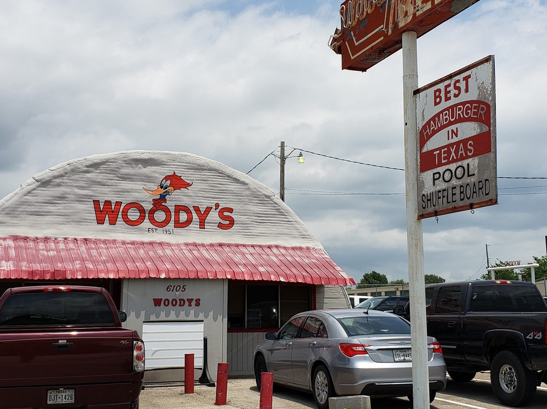 Woody's Bar & Grill景点图片