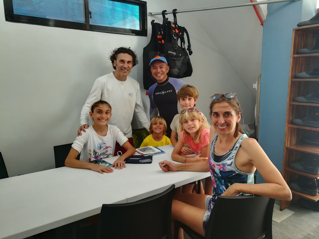 Bems Scuba-爱妮岛必去景点