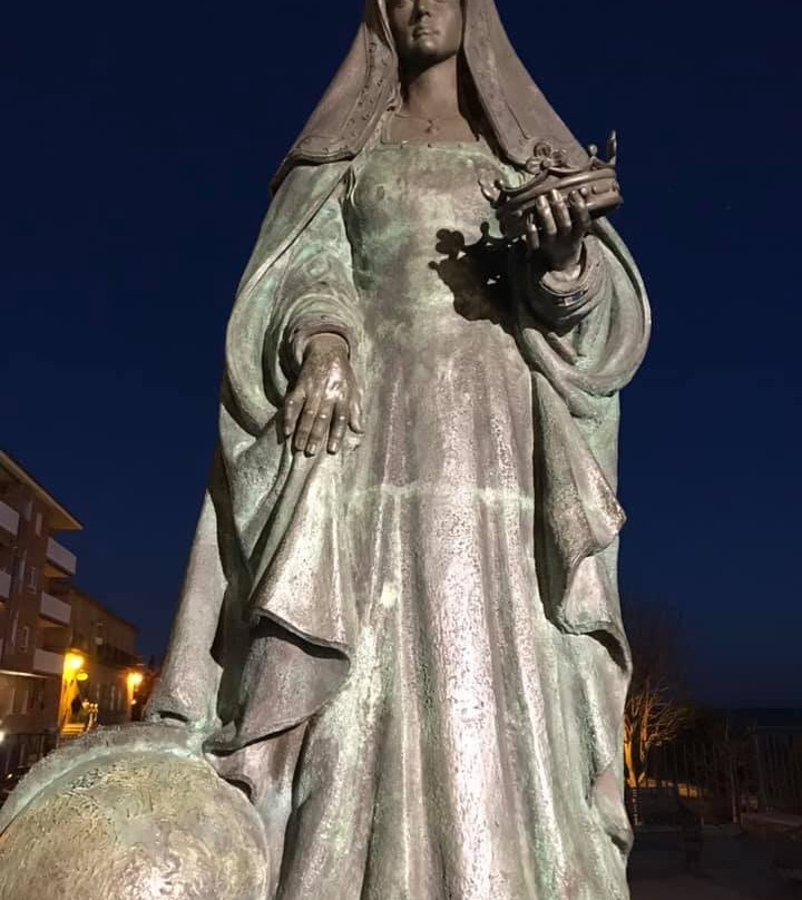 Monumento a Reina Juana I de Castilla景点图片