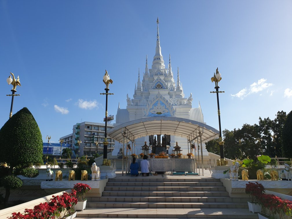 Surat Thani City Pillar Shrine景点图片