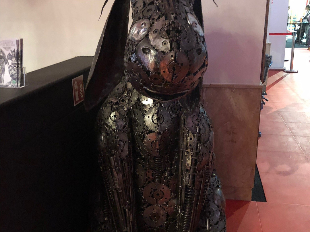 Gallery of Steel Figures景点图片