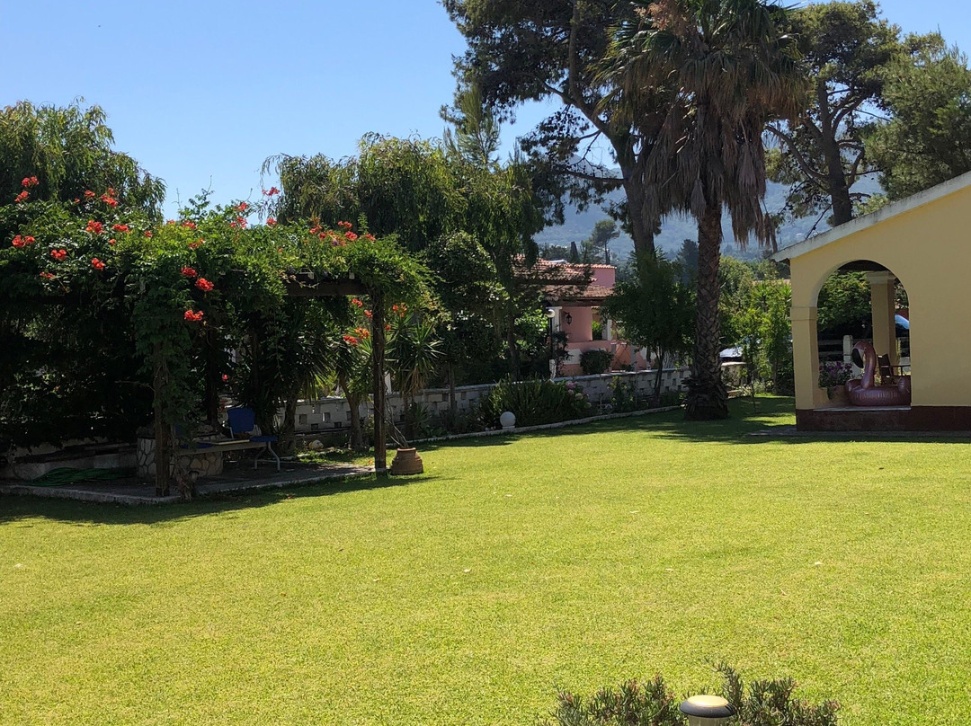 Babis Apartments & Studios Iremia主图