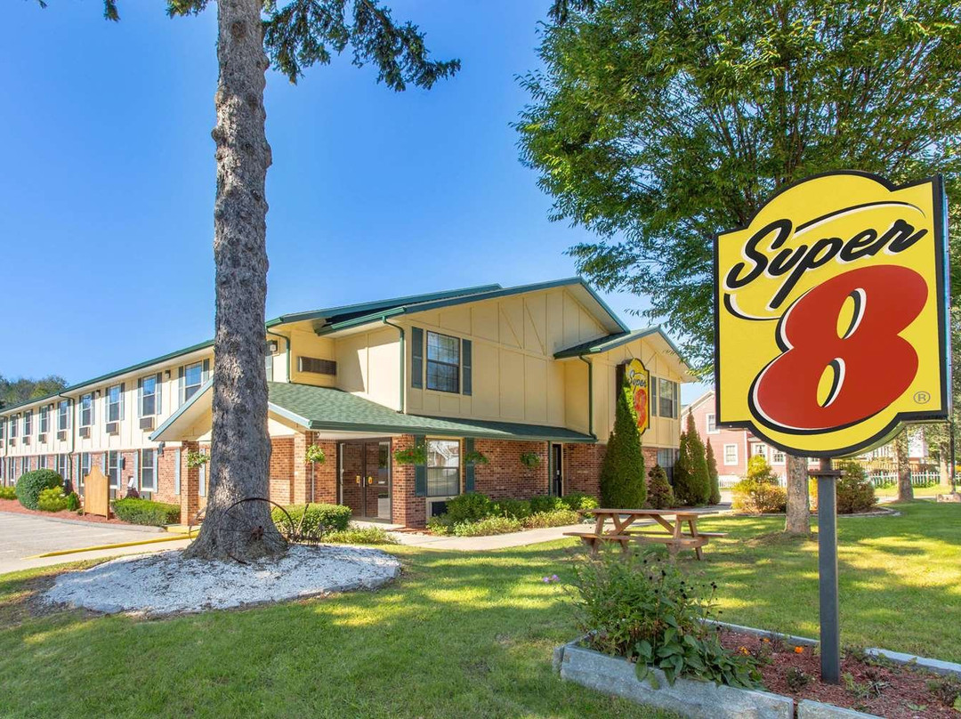 李/伯克夏/折扣店区速8酒店主图