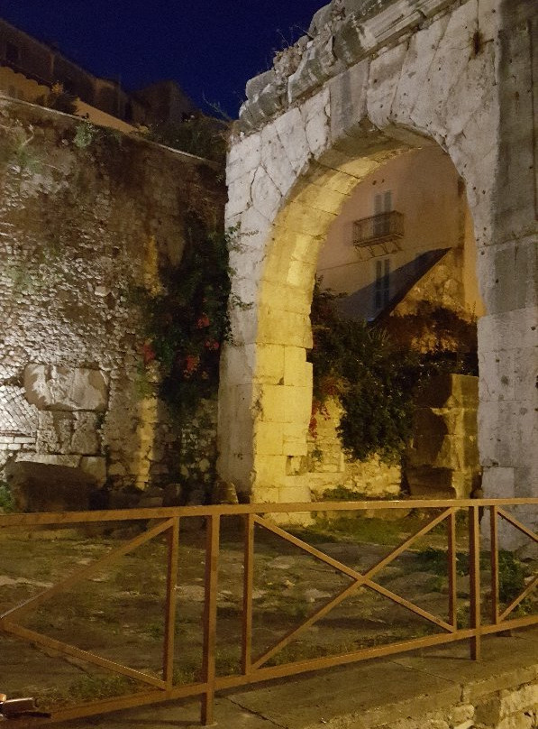 Arco Quadrifonte景点图片