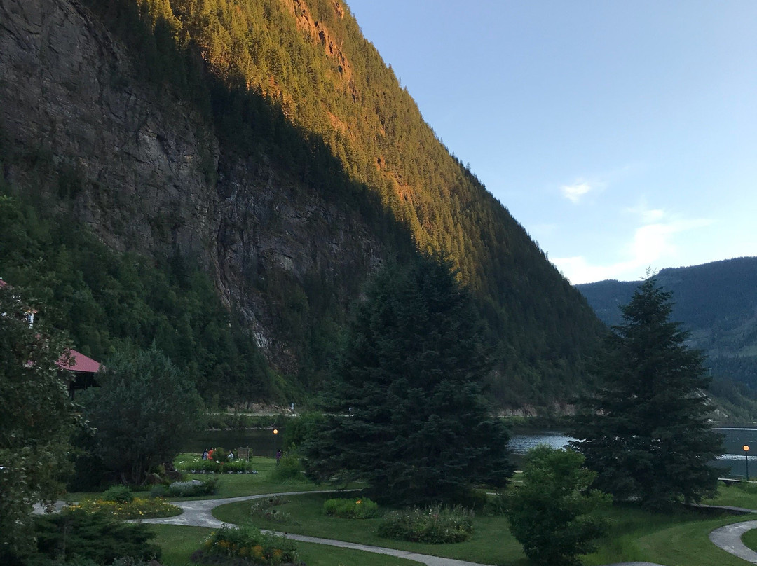 Three Valley Lake Chateau & Ghost Town主图