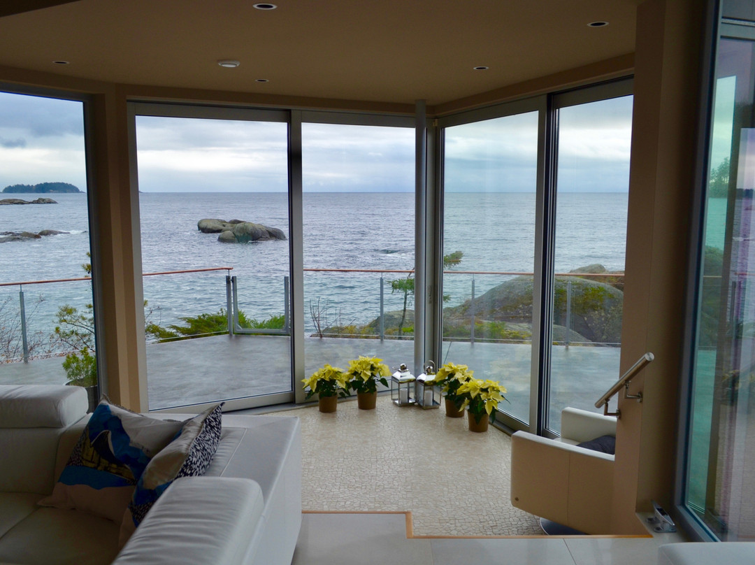 Pointhouse Suites on Sargeant Bay主图