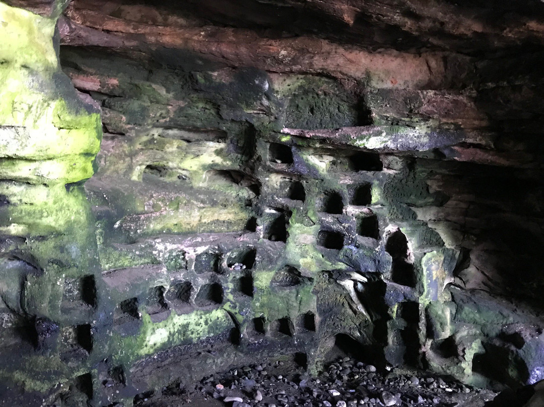 Kirkcaldy旅游景点-Wemyss Caves