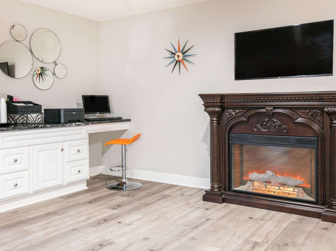 Howard Johnson by Wyndham Scott Lafayette主图