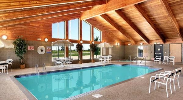 Fossil Creek Hotel & Suites I-70主图