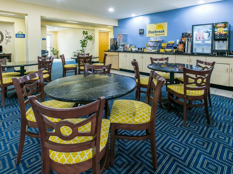 普赖尔戴斯套房酒店主图