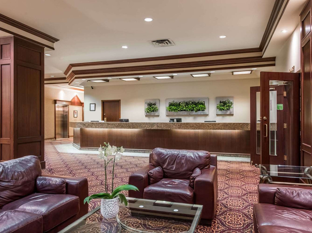 Divya Sutra Plaza and Conference Centre Calgary Airport主图