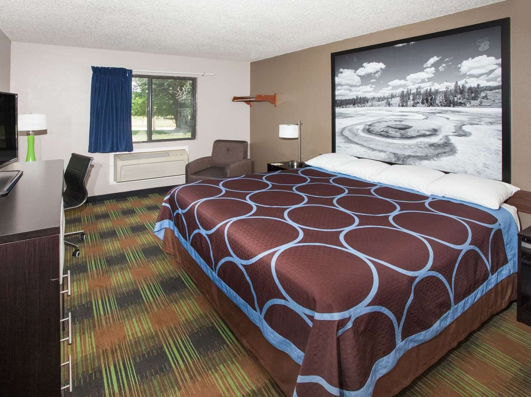 基奥卡克温德姆速8酒店主图