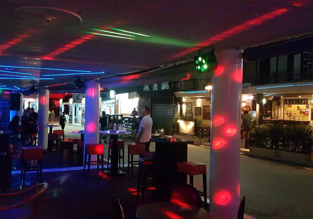 Lefkimi旅游景点-Buzz Bar