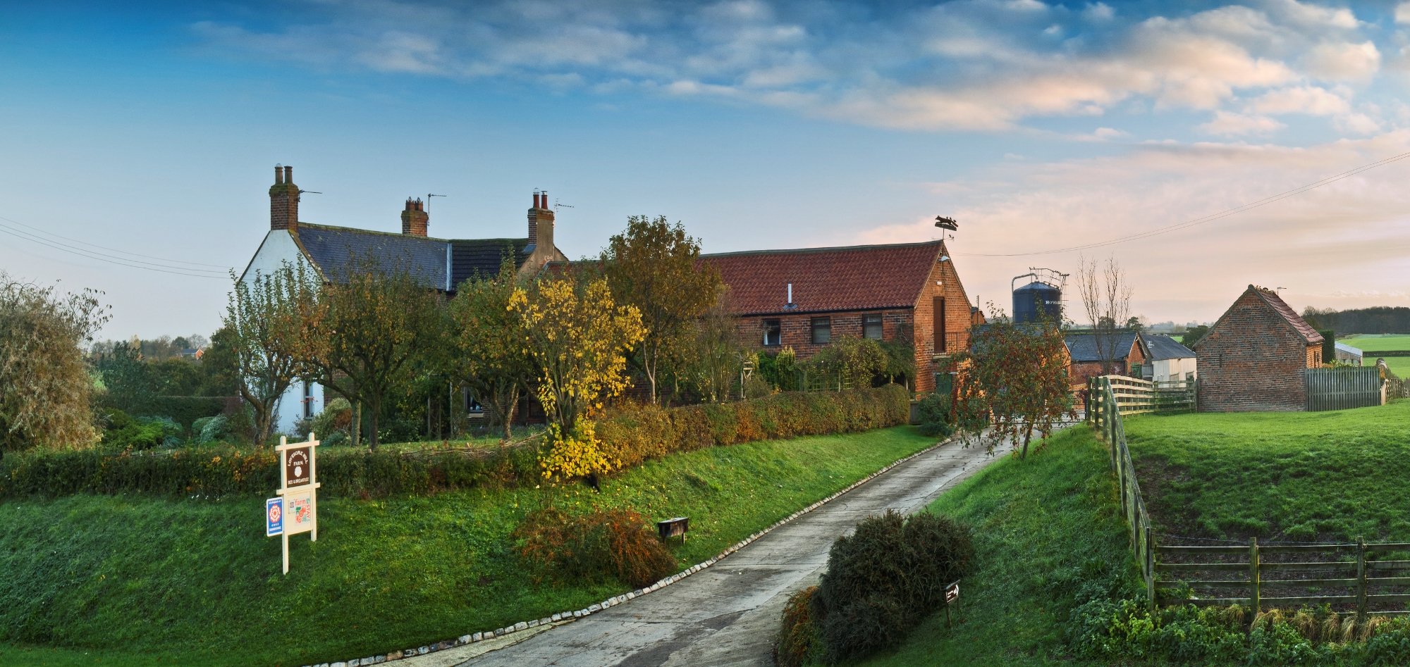 Lovesome Hill Farm-官方