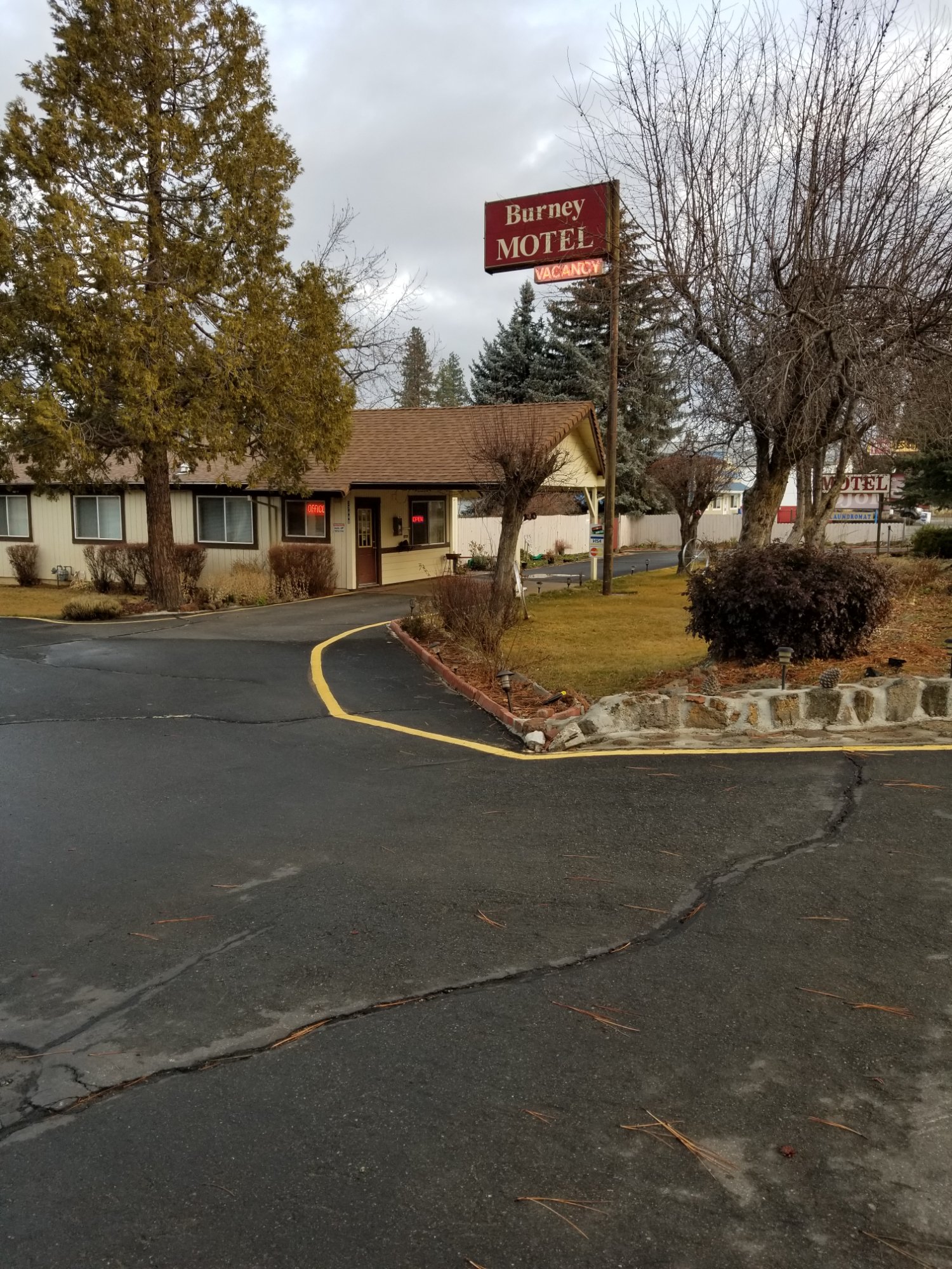 Burney Motel-官方