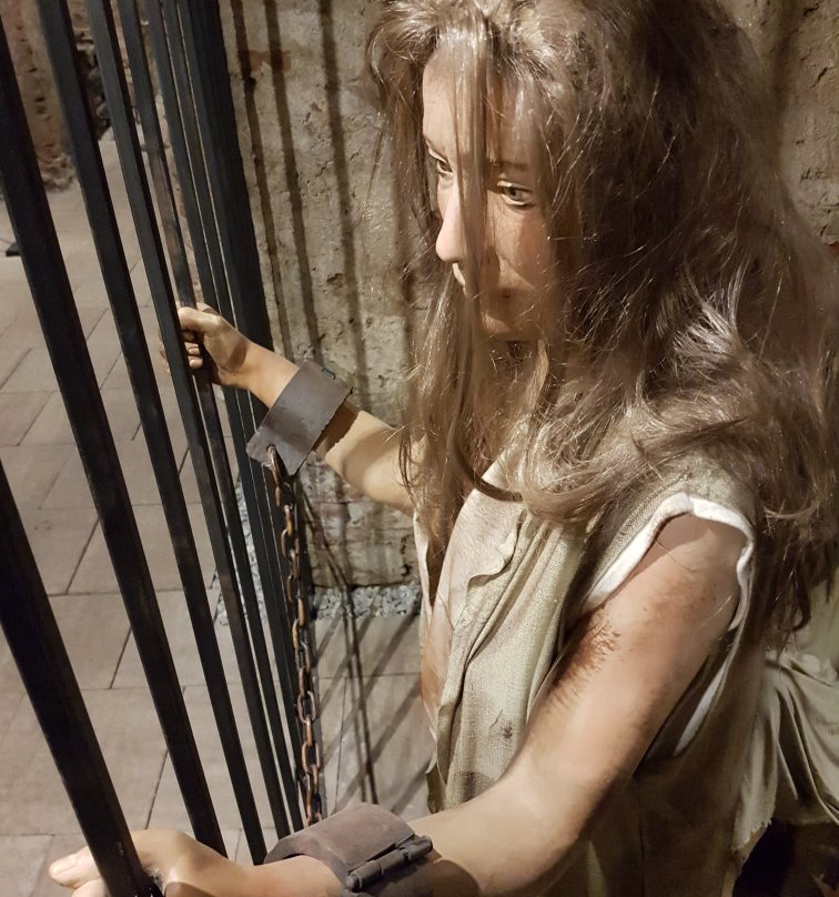 Expozitie Inedita: Ev Mediu. Tortura Si Executie景点图片