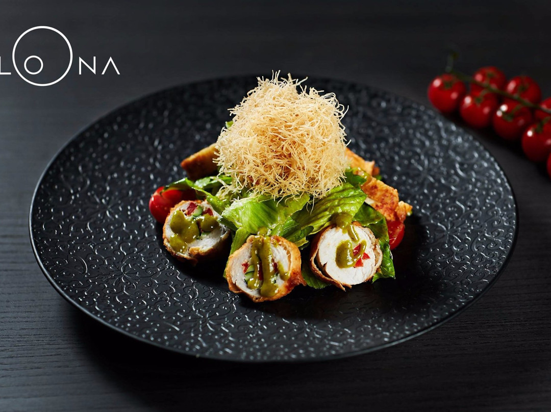 Loona Restaurant & Karaoke