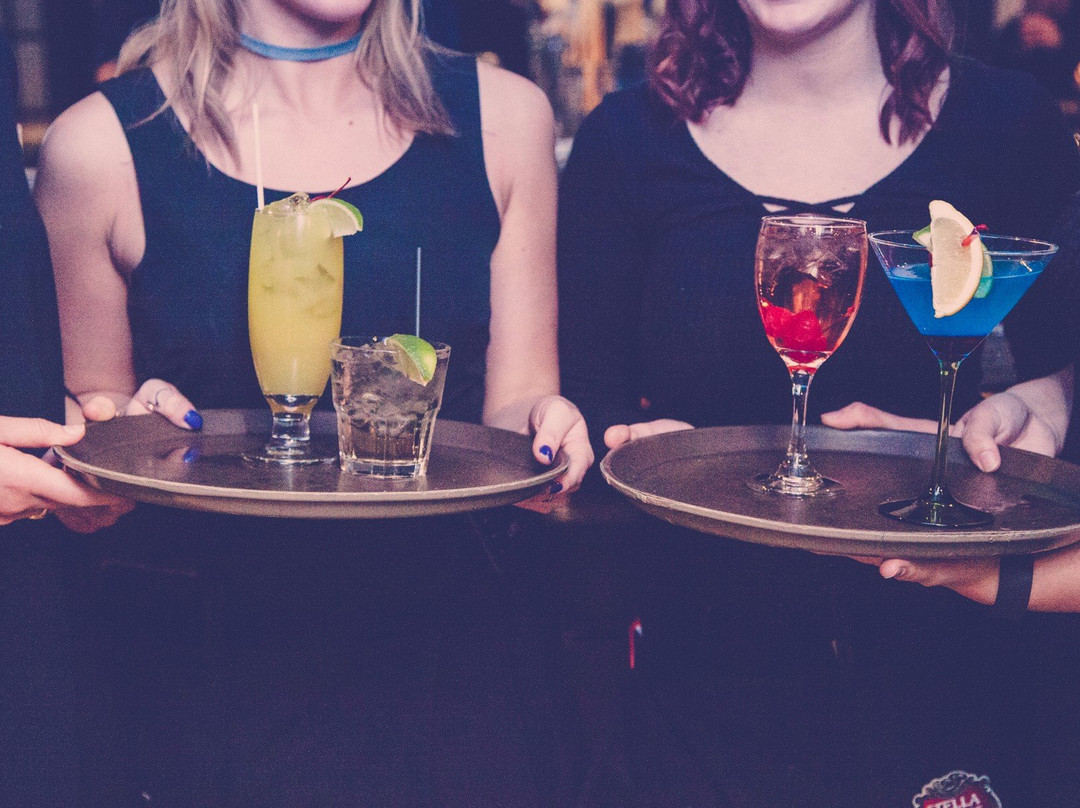 Triple B's - Billiards and Restaurant-温尼伯必去景点