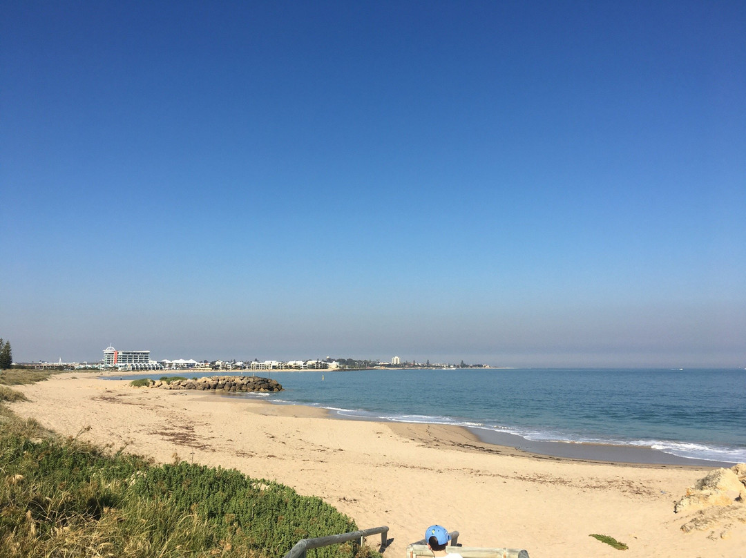 Silver Sands Beach景点图片