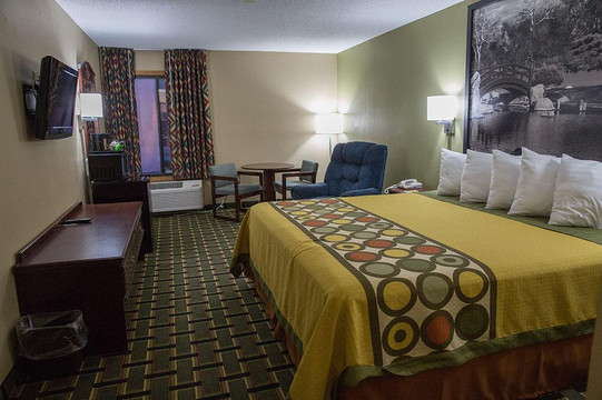 Havana酒店住宿-Super 8 by Wyndham Canton IL