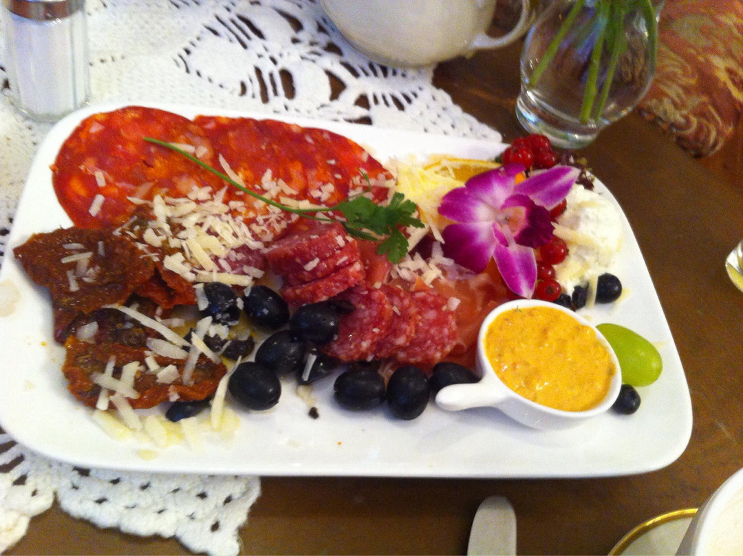 ANNA'S CAFE