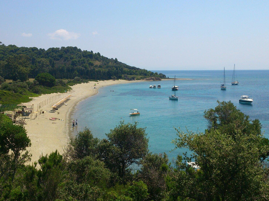 Tsougrias Beach景点图片