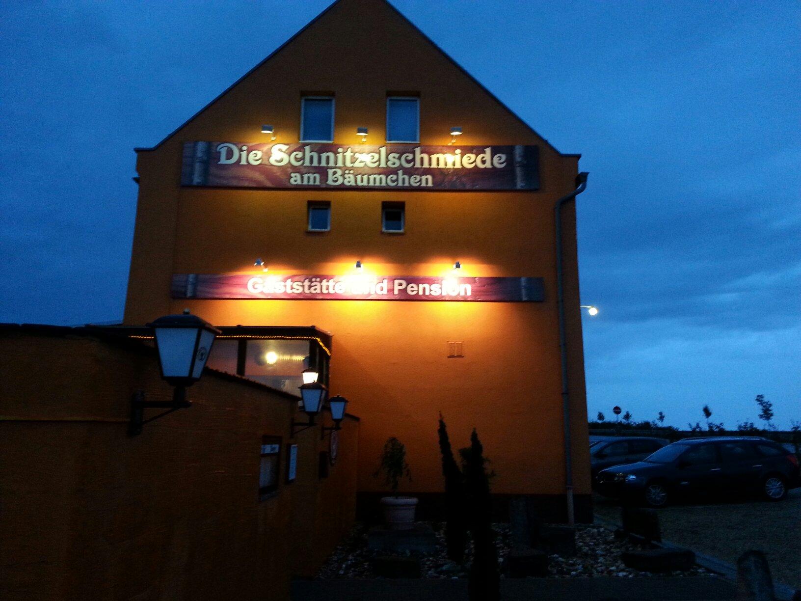 Schnitzelschmiede & Pension Bäumchen-餐饮