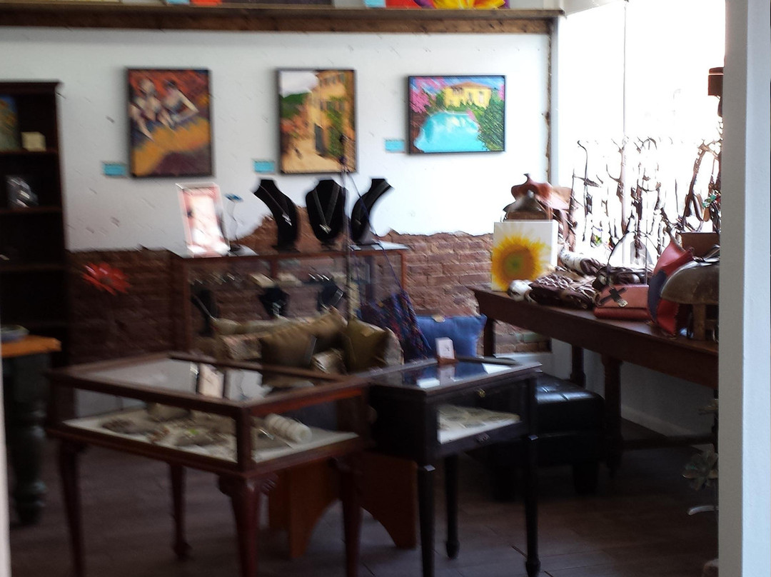 Art On The Veranda-麦金尼必去景点