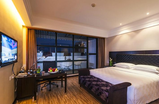 园林格兰云天大酒店主图