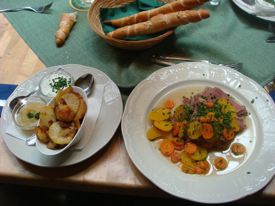 莱奥本餐馆和美食-Arkadenhof Gaststatte Schwarzer Adler