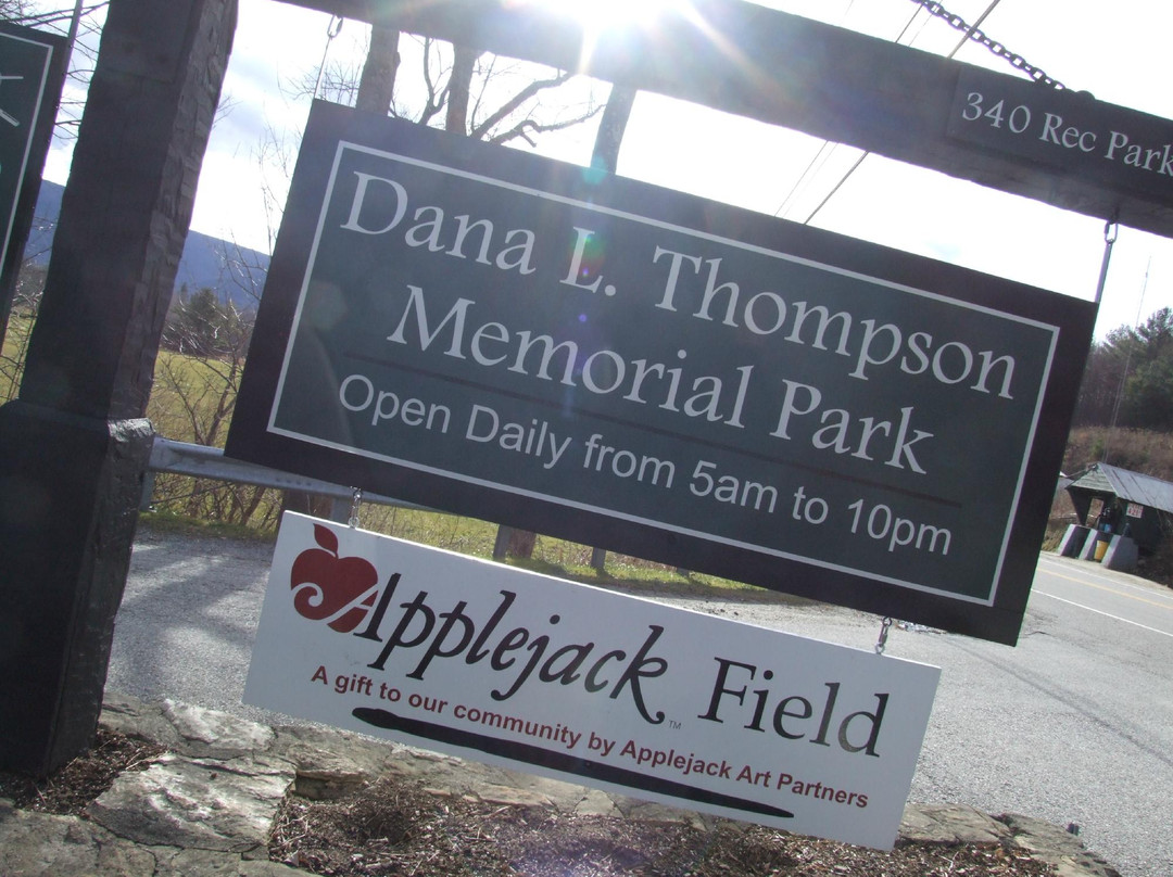 Dana L. Thompson Memorial Park-曼彻斯特必去景点