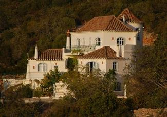 Santa Catarina da Fonte do Bispo酒店住宿-Casa Sol e Lua B & B