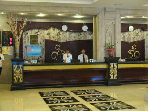 隆裕大酒店主图