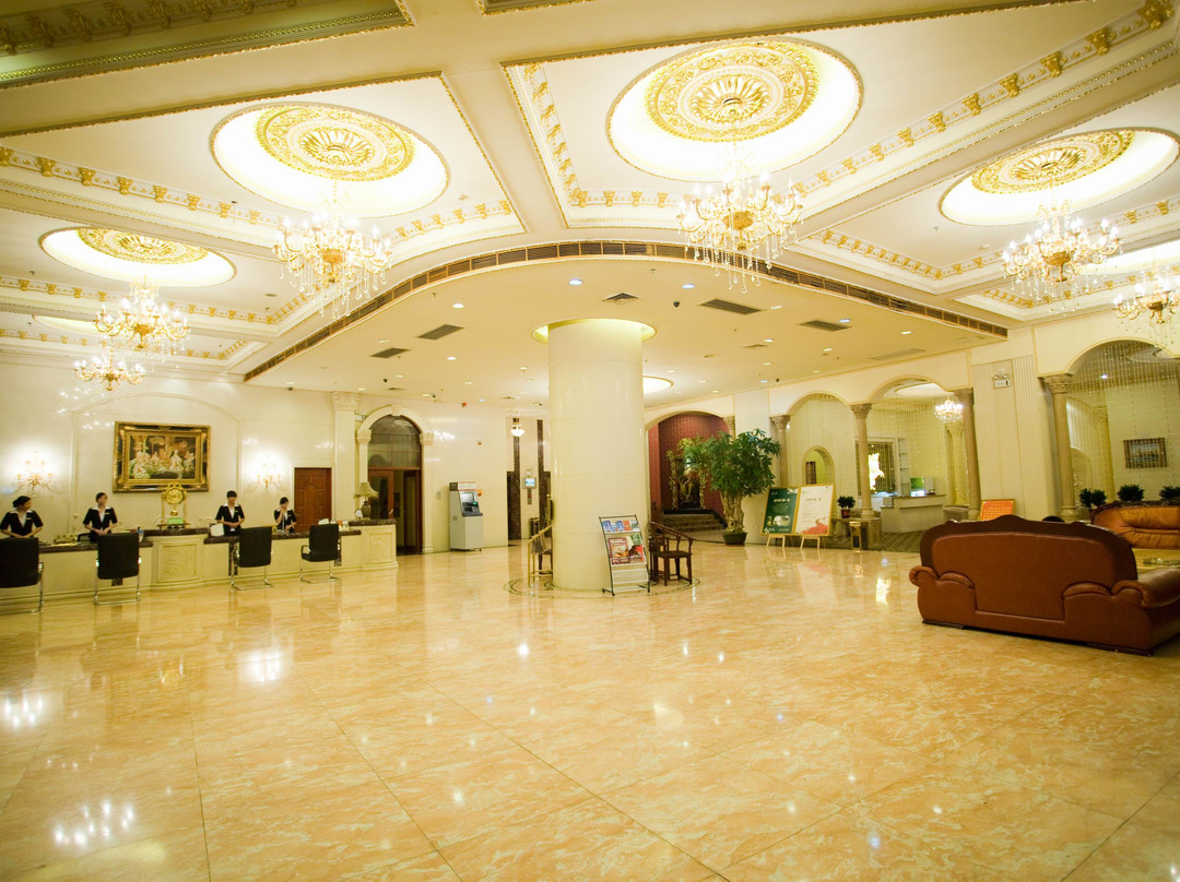 皇廷大酒店主图
