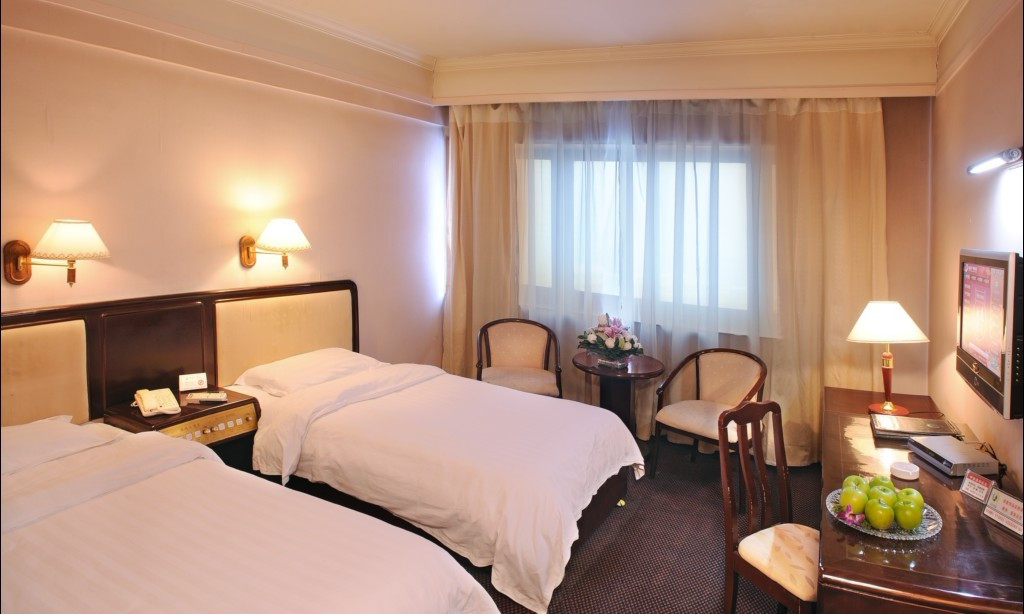 新旅金谷大酒店（CCMALL时代广场红山公园店）主图