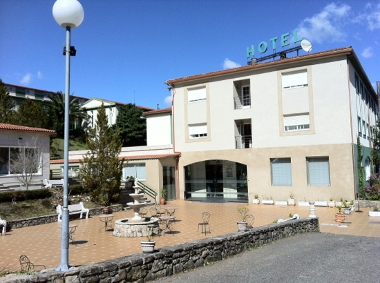 赛马尔酒店