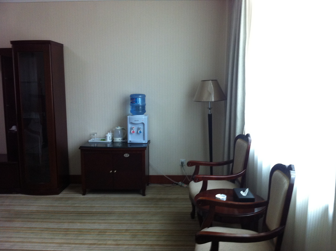 鸿达龙门大酒店主图