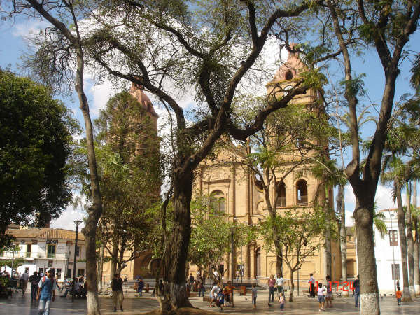 9 月24 日广场-圣克鲁斯省必去景点