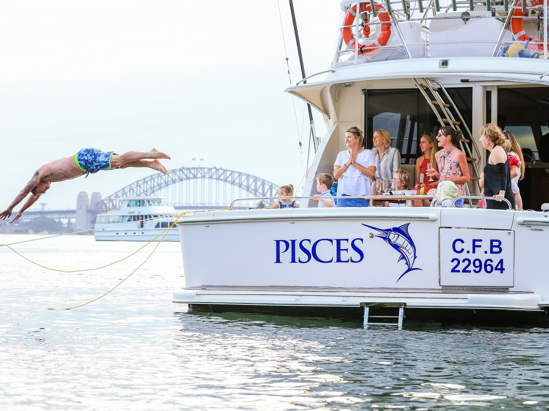 Motor Yacht Charters Sydney景点图片