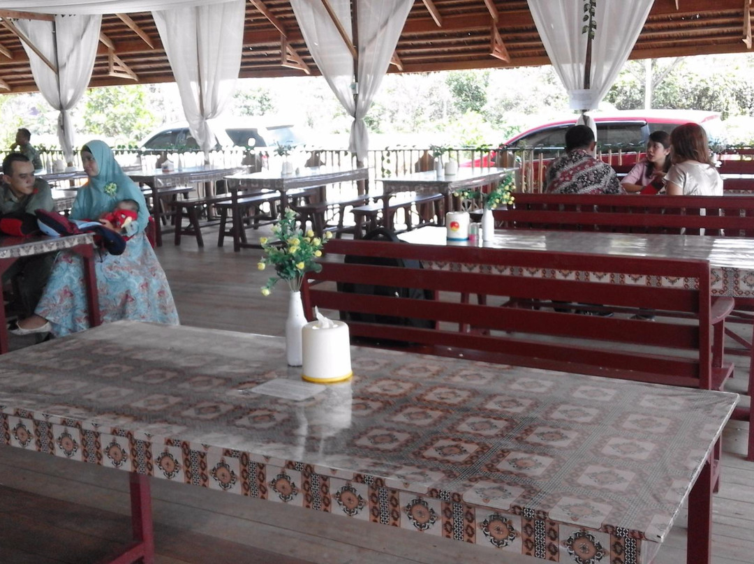 Selat Tengah餐馆和美食-Restoran Sawah Buli Lewu