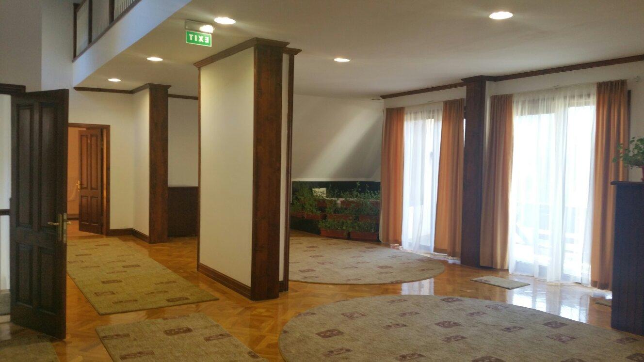 Cabana Izvoarele Doftanei-官方