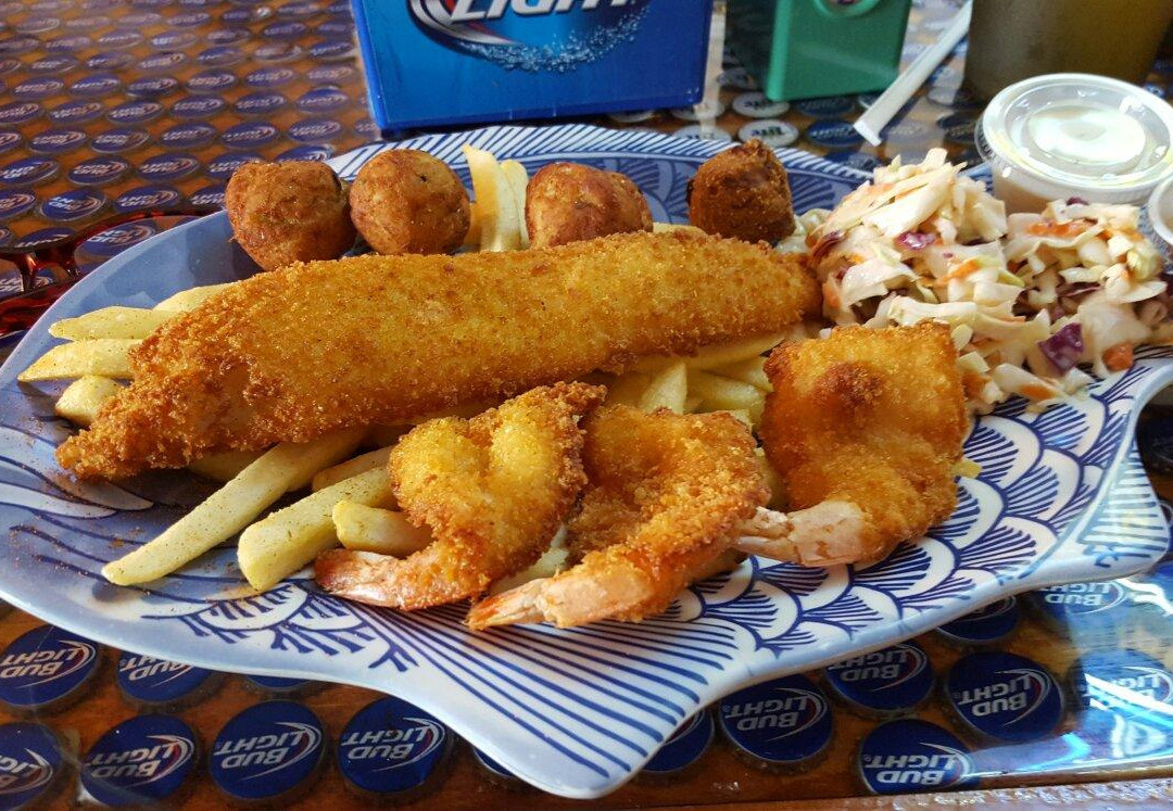 Pops Tavern & Cafe in Rockport