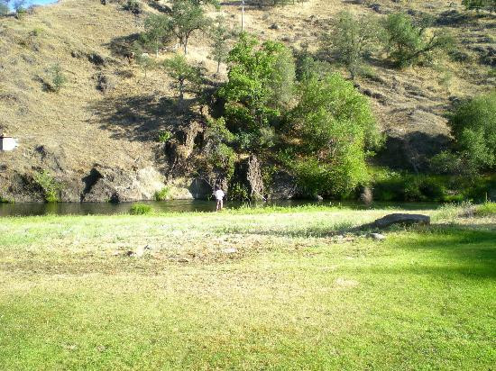 Oasis Springs Flyfishing and Dude Ranch主图