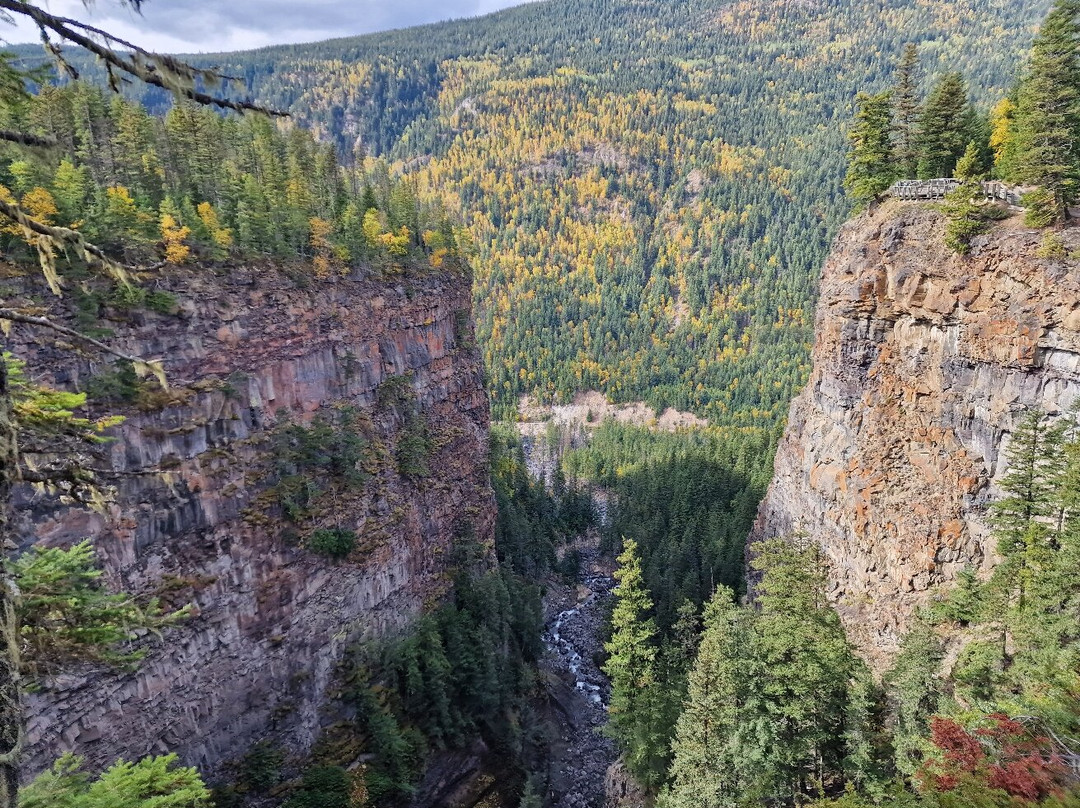 Spahat Falls景点图片