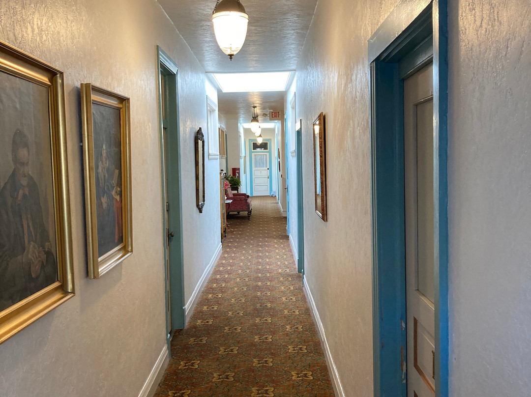 The Canyon Rose Hotel主图