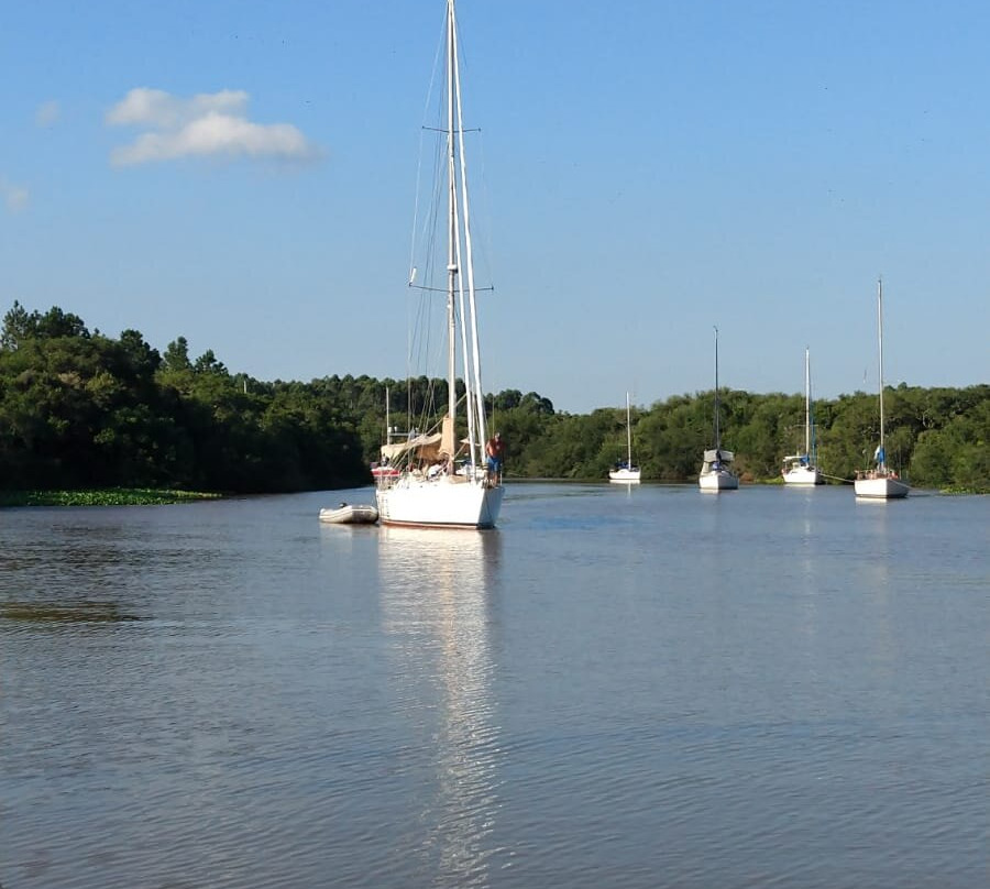 Embarcadero de Yates Riachuelo Park-科洛尼亚·德尔萨克拉门托城必去景点