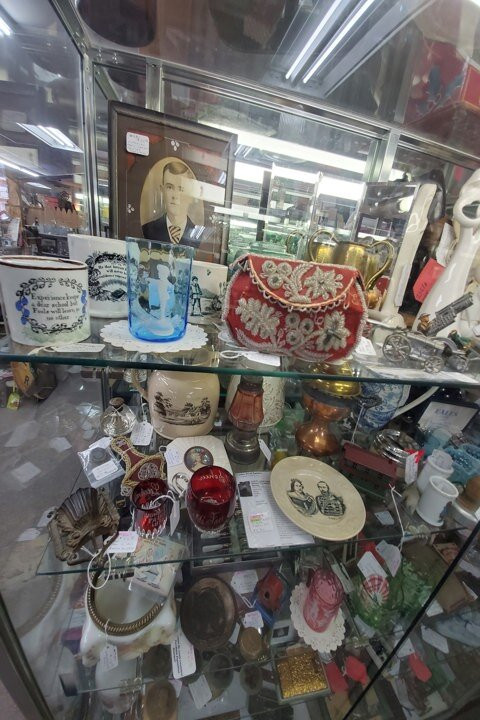 Emma Rae's Antiques & Uniques, L.L.C.-DeWitt必去景点