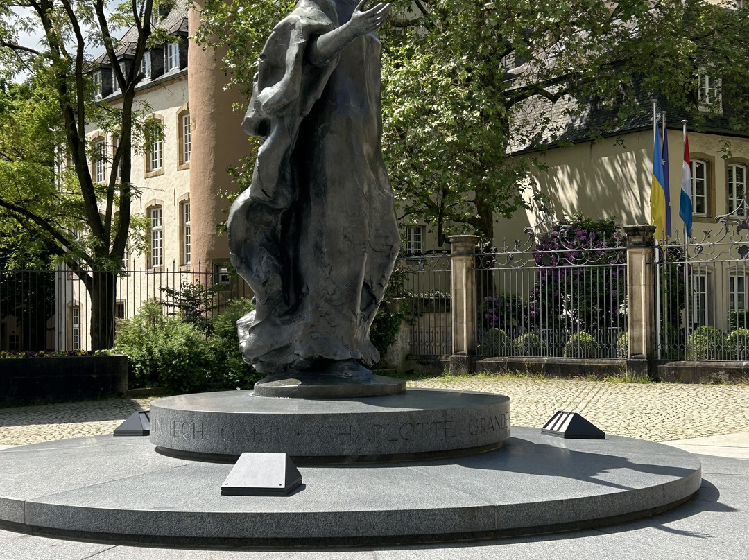 Statue de la Grande Duchesse Charlotte-卢森堡城必去景点