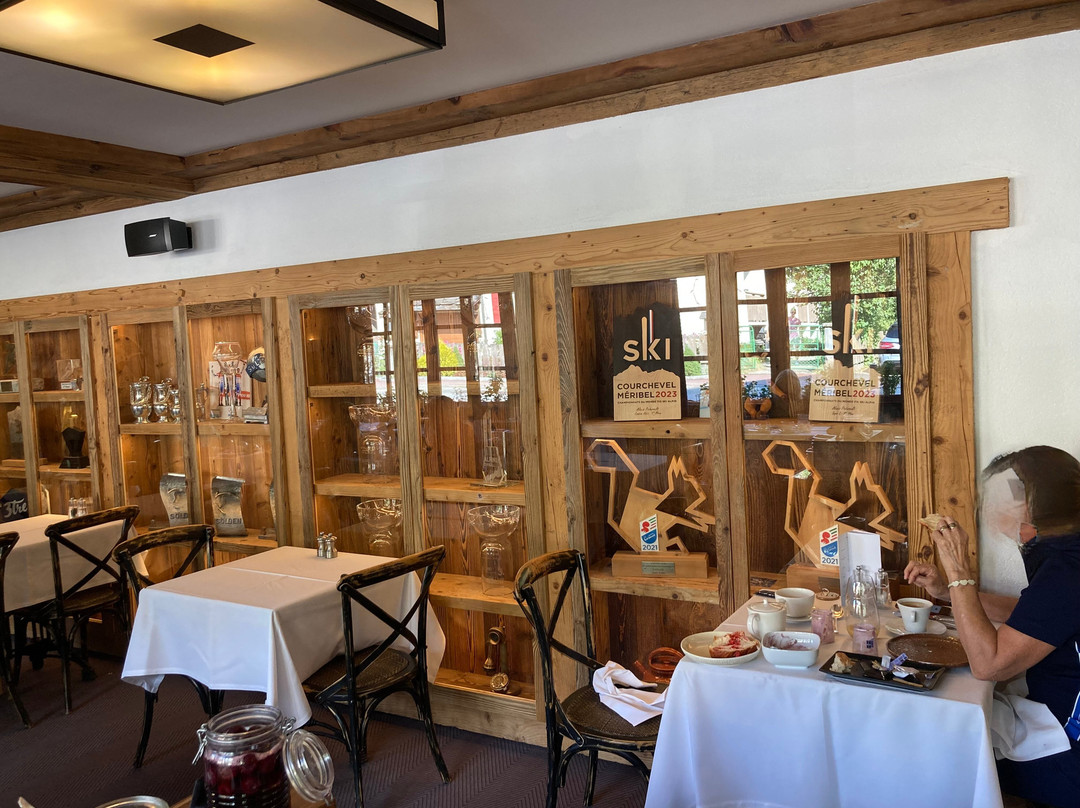 Les Peupliers Hotel主图